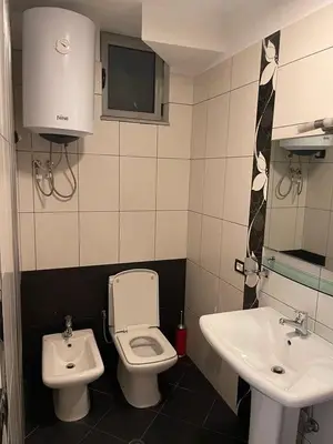Apartament 2+1 me qera në Pallati me Shigjeta, Tiranë, 109 m². Foto 12 nga 12