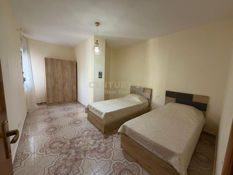 Apartament 2+1 me qera në Tregu Perditshem i Fruta Perimeve, Durrës, 100 m². Foto 4 nga 6