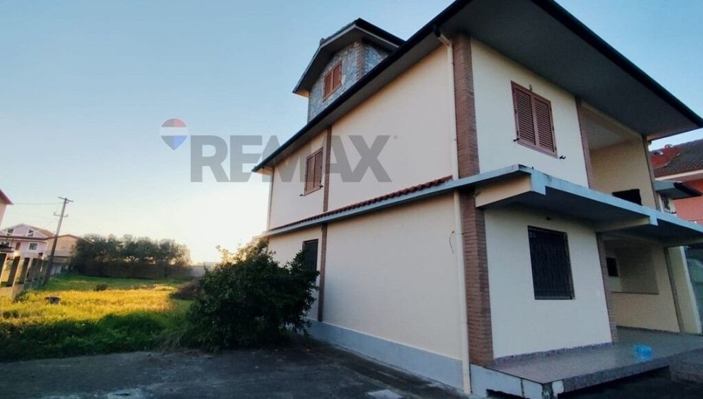 Villa in vendita a Vorë, 1.300 m². Foto 3 di 3
