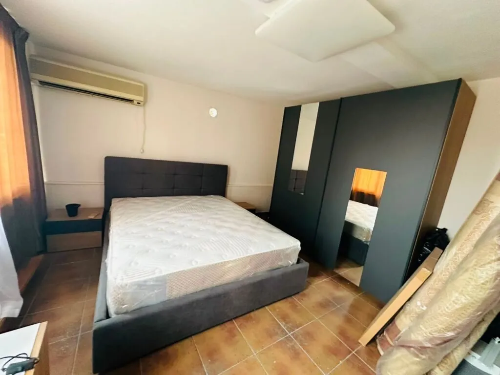 Apartament 4+1 me qera në Rruga e Durrësit, Tiranë, 250 m². Foto 1 nga 10