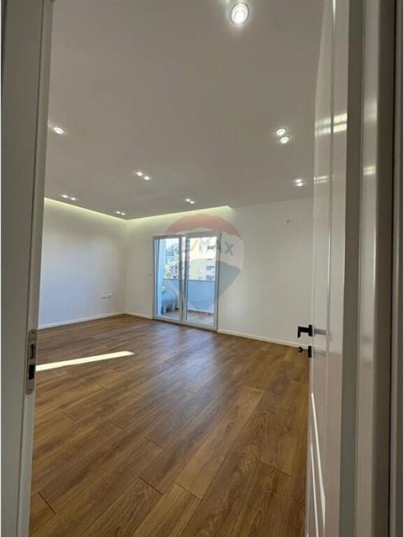 Apartament 2+1 në shitje në Bulevardi Zogu I, Tiranë, 75 m². Foto 3 nga 3