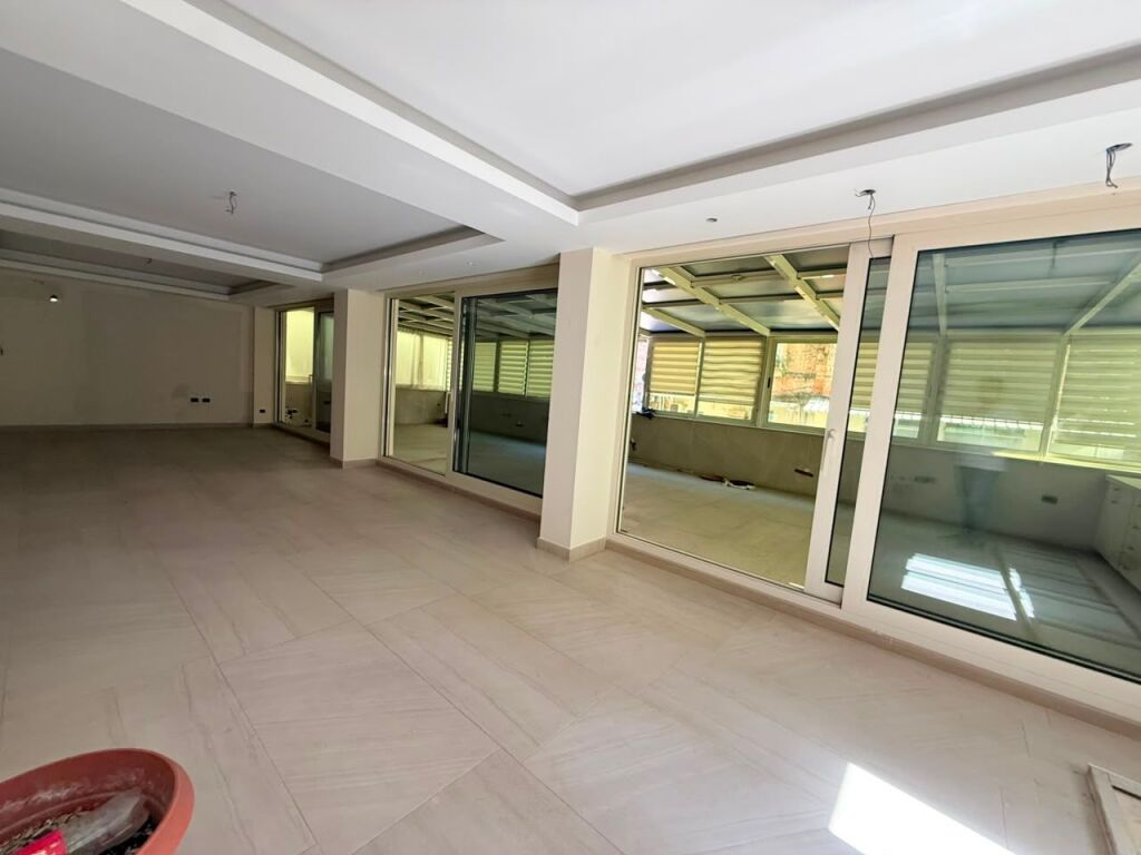Apartament në shitje në Shallvaret, Tiranë, 150 m². Foto 2 nga 3