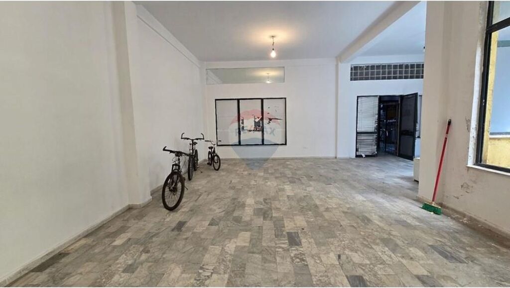 Office for rent in Rruga e Bogdanëve, Tirana, 70 m². Photo 1 of 3