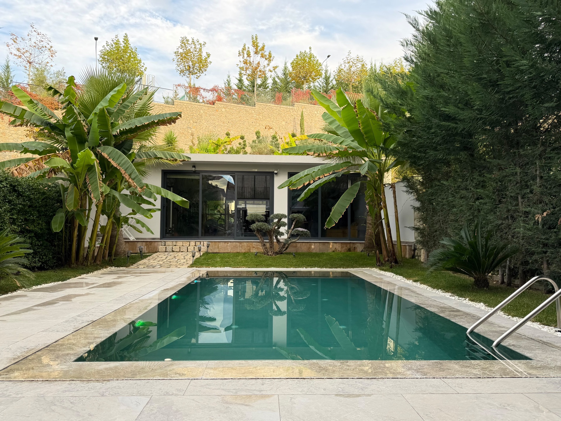Villa 4+1 in affitto a TEG, Tirana, 220 m². Foto 1 di 10
