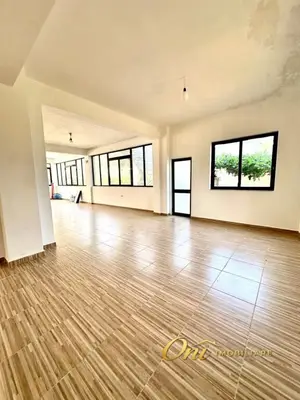 Ambient biznesi me qera në Autostrada Tirane-Elbasan, Tiranë, 220 m². Foto 1 nga 6