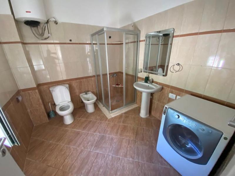 Shtëpi private në shitje në Mauzoleu i Dëshmorëve dhe Salla e Relikeve të Luftës, Durrës, 390 m². Foto 11 nga 11