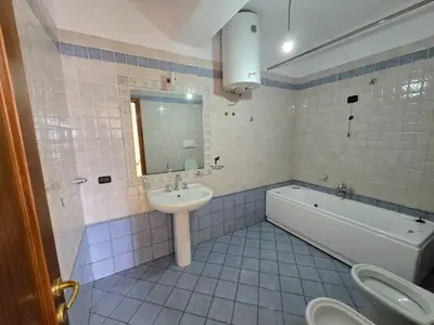 Ufficio in affitto a Sheshi Skënderbej, Tirana, 96 m². Foto 7 di 7