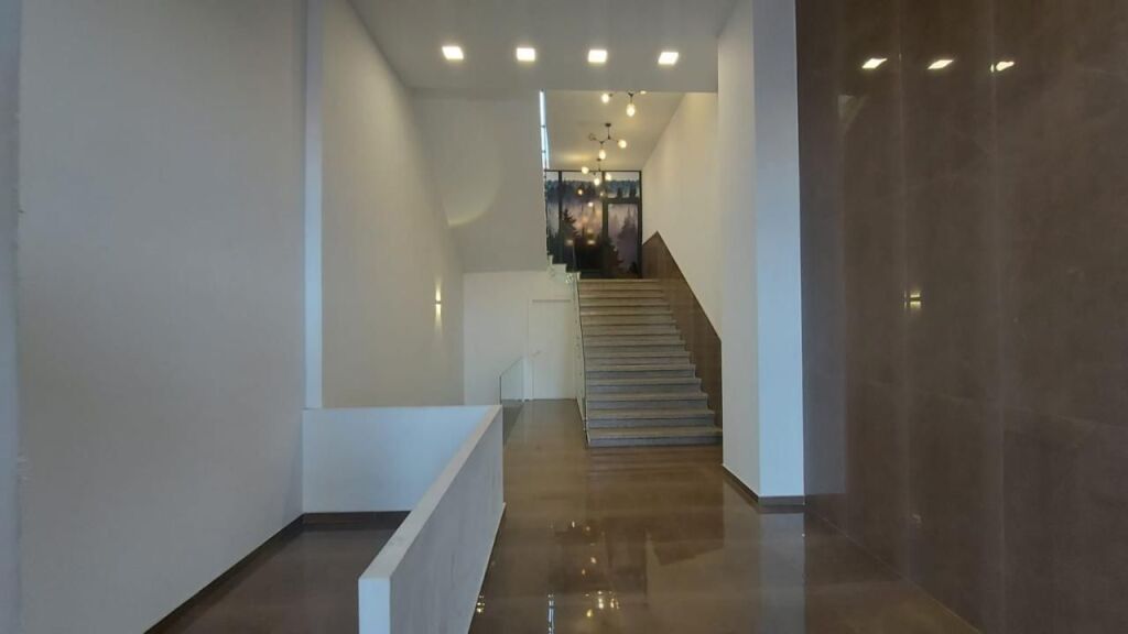 Commercial space for sale in Oxhaku, Tirana, 42 m². Photo 2 of 3