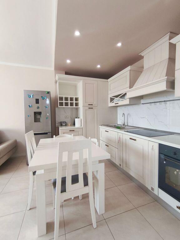 Appartamento 2+1 in affitto a Rruga Drenica, Durazzo, 95 m²