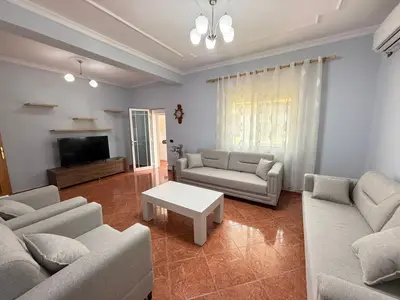 Shtëpi private me qera në Rruga Fuat Toptani, Tiranë, 100 m². Foto 2 nga 8