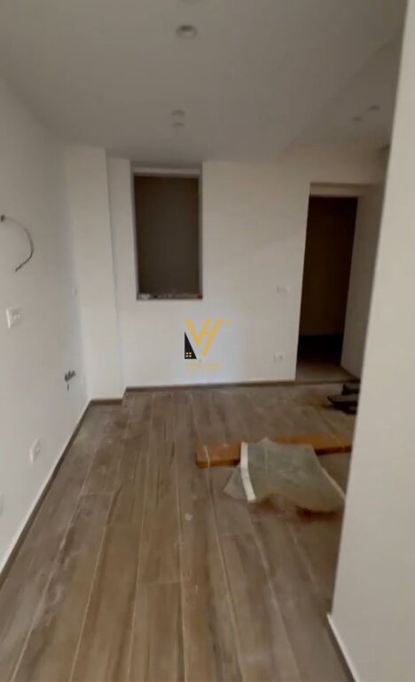 Ambient biznesi me qera në Tregu Elektrik, Tiranë, 90 m². Foto 2 nga 3