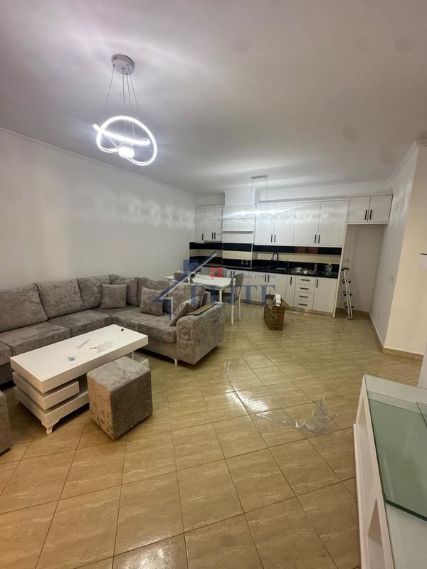 Appartamento 1+1 in affitto a Pallatet e Verdha, Tirana, 85 m²