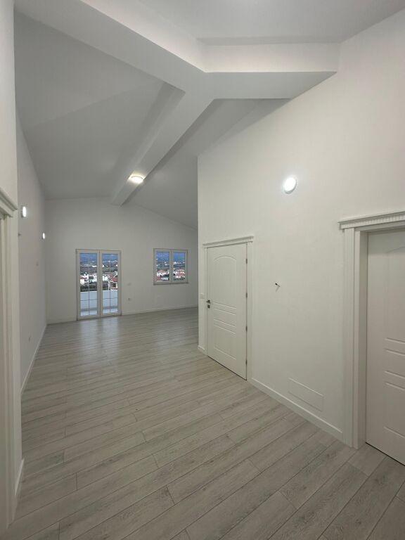 Vilë me qera në Rruga Idriz Shaba, Tiranë, 500 m². Foto 4 nga 10