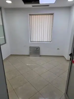 Ufficio in affitto a Bulevardi Deshmoret e Kombit, Tirana, 94 m². Foto 3 di 7