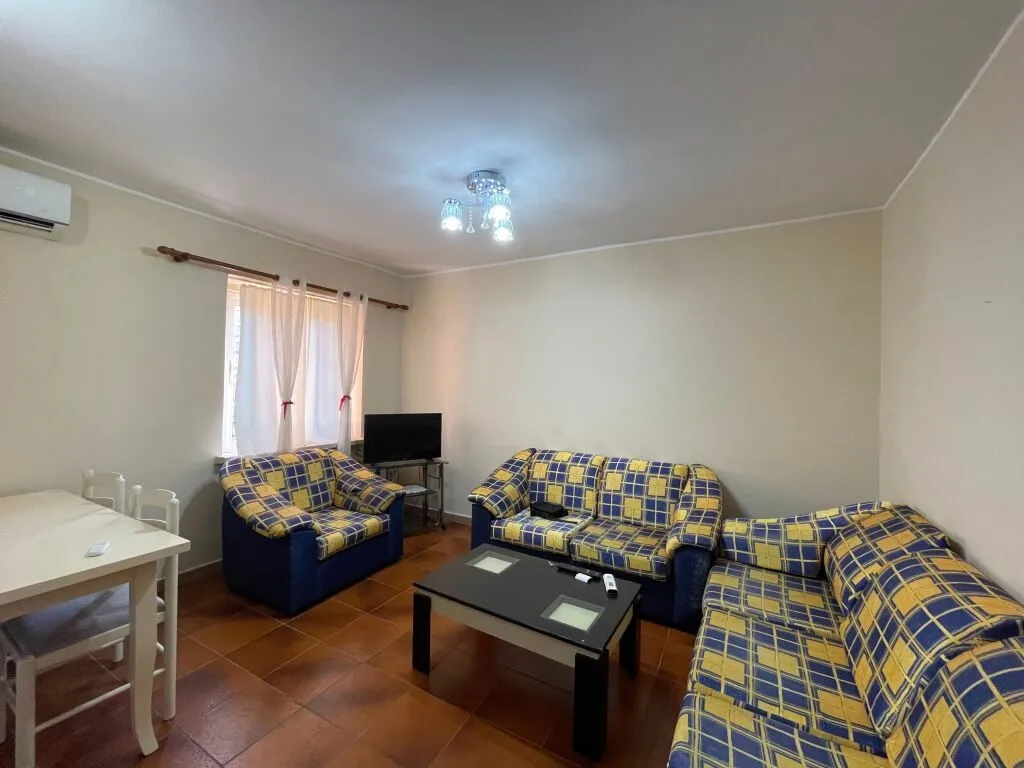 Apartament 1+1 në shitje në Shkolla Jakov Xoxa, Fier, 45 m². Foto 1 nga 8