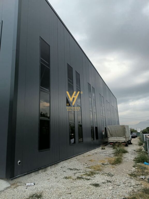 Magazinë me qera në Vaqarr, Tiranë, 830 m². Foto 1 nga 3