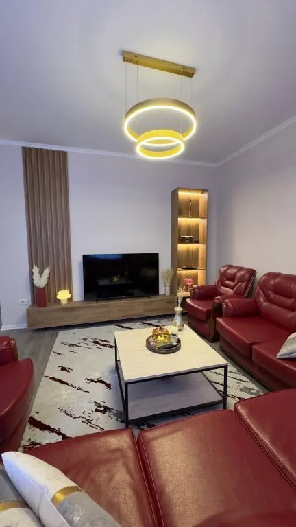 Apartament 2+1 me qera në Rruga e Kosovarëve, Tiranë, 105 m². Foto 1 nga 7