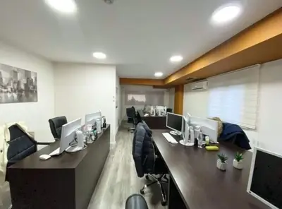 Zyrë me qera në Sheshi Willson, Tiranë, 200 m². Foto 3 nga 8