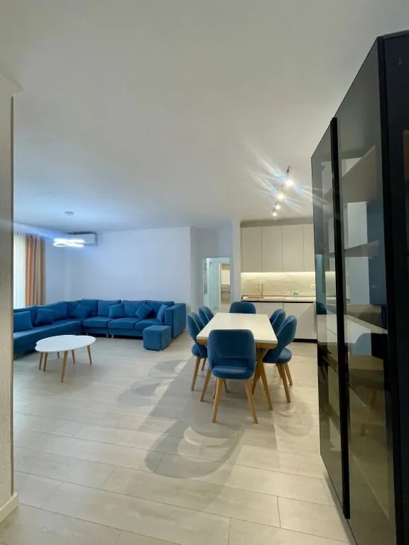 Apartament 2+1 me qera në Rruga Deshmorët e 4 Shkurtit, Tiranë, 105 m². Foto 1 nga 6