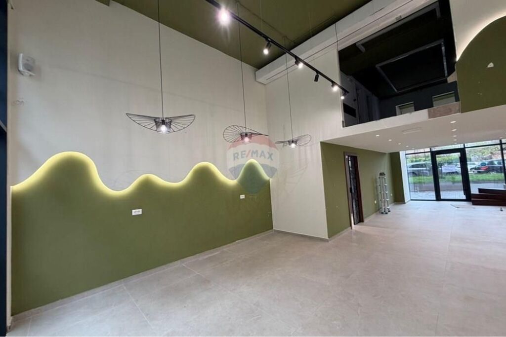 Shop for sale in Porcelan, Tirana, 180 m². Photo 1 of 3