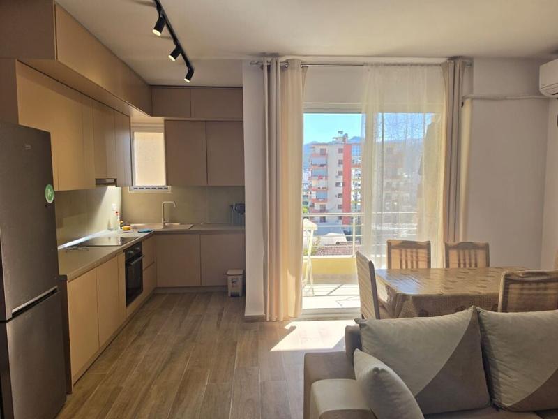 Appartamento in affitto a Rr. Gjergj Arianiti, Valona, 100 m²