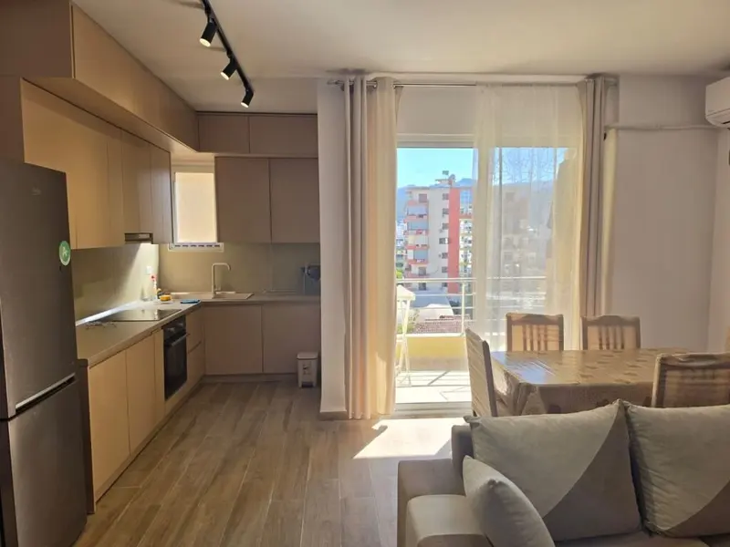 Appartamento in affitto a Lungomare, Valona, 100 m²