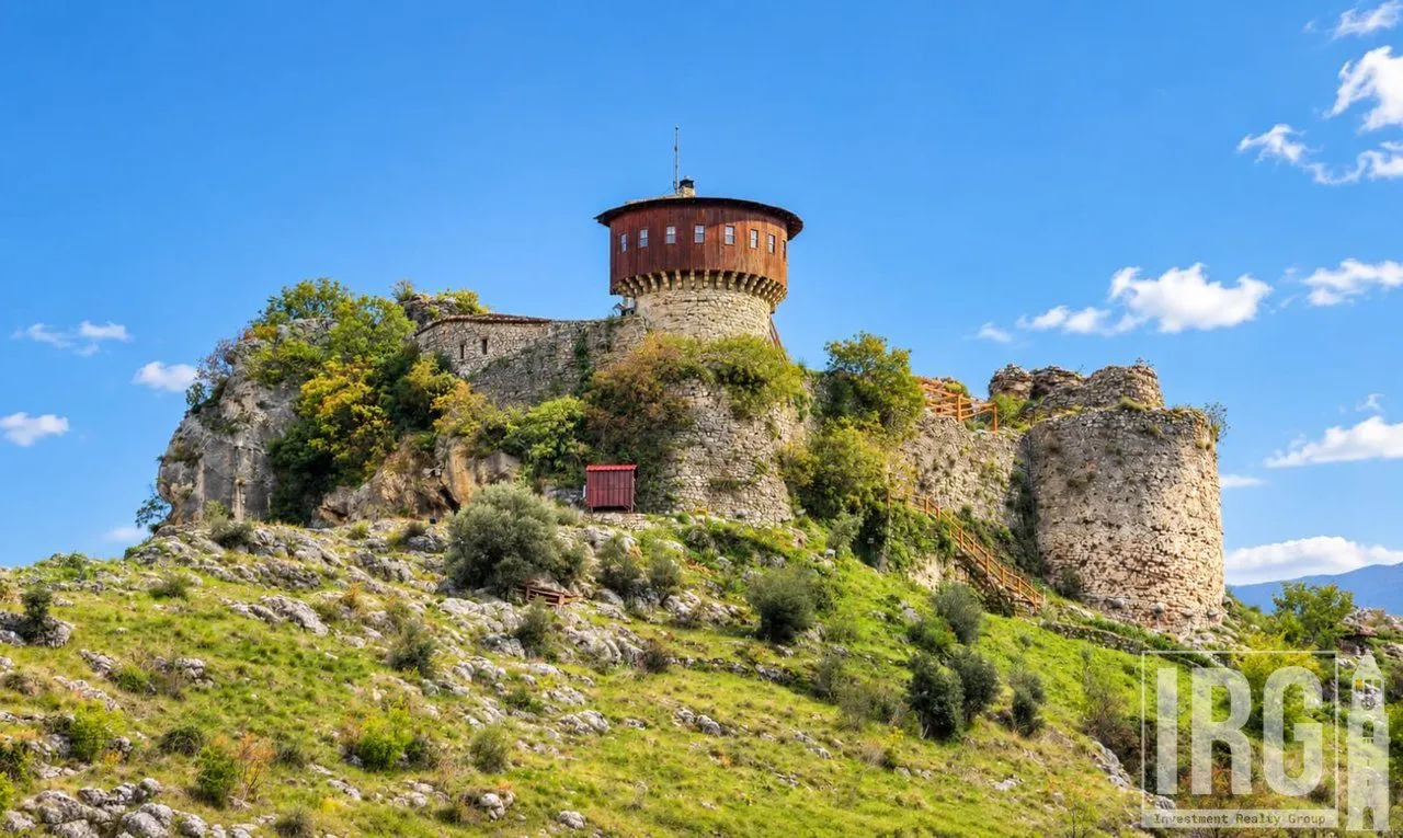 Tokë në shitje në Petrelë, Tiranë, 2 200 m². Foto 1 nga 2