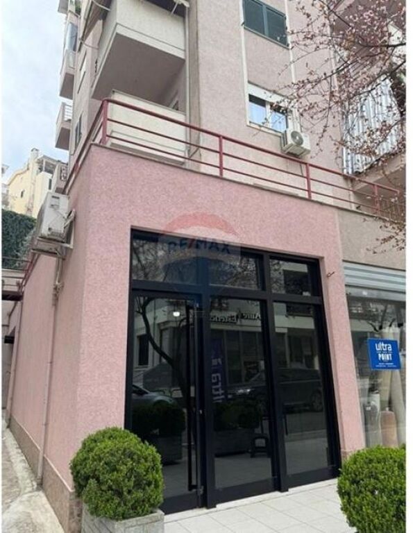 Office for sale in Rruga Rrapo Hekali, Tirana, 33 m². Photo 2 of 3