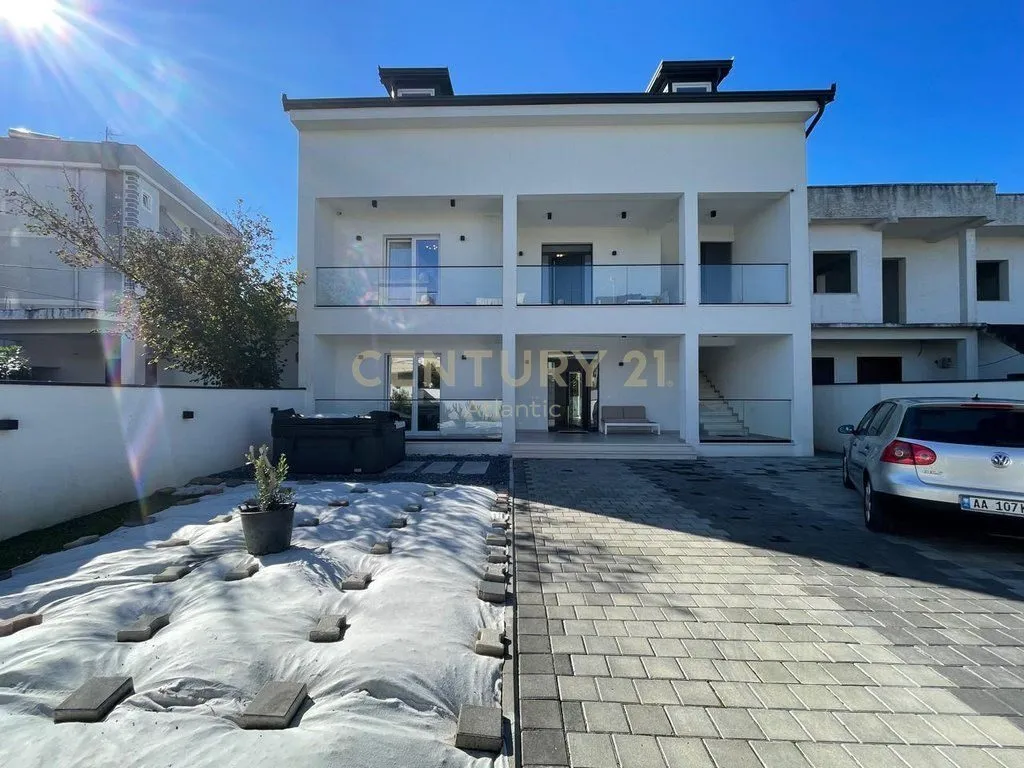 Villa for sale in Plazh, Durrës, 342 m². Photo 1 of 8