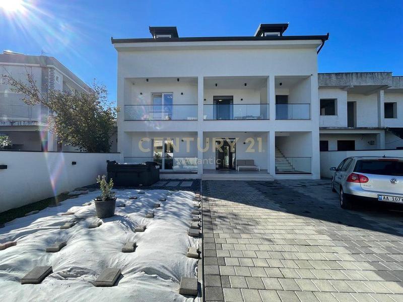 Vilë në shitje në Plazh, Durrës, 342 m²