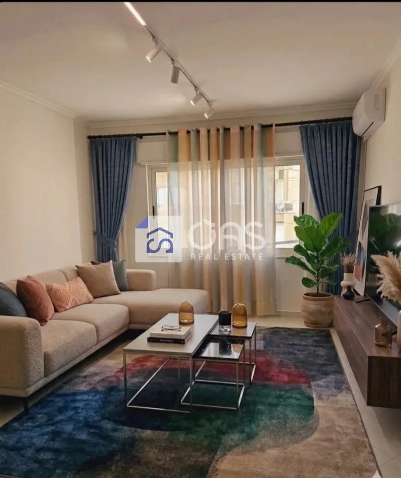 Apartament 1+1 me qera në Komuna e Parisit, Tiranë, 60 m². Foto 1 nga 4