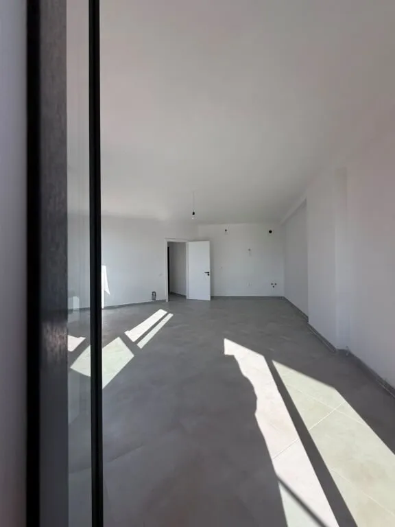 Studio for rent in Rruga e Dibrës, Tirana, 77 m². Photo 1 of 6