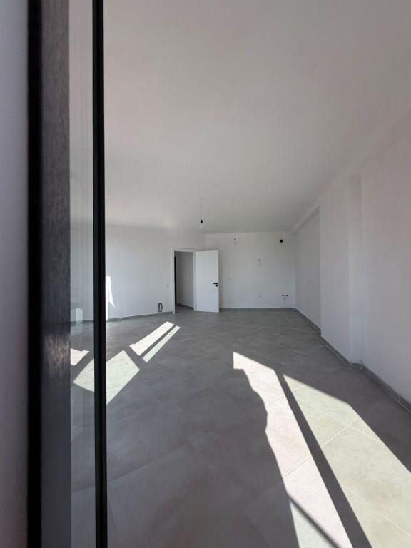 Garsoniere me qera në Rruga e Dibrës, Tiranë, 77 m²