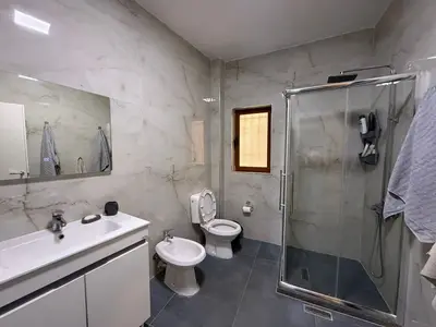 Apartament 2+1 me qera në Rruga Gjon Buzuku, Tiranë, 110 m². Foto 9 nga 12