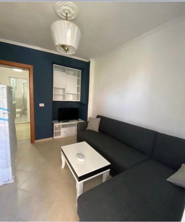 Appartamento 1+1 in affitto a Sheshi Willson, Tirana, 60 m². Foto 2 di 3