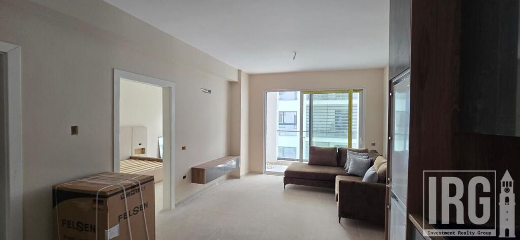 Apartment 1+1 for sale in Mali i Robit, Golem, 73 m². Photo 2 of 3