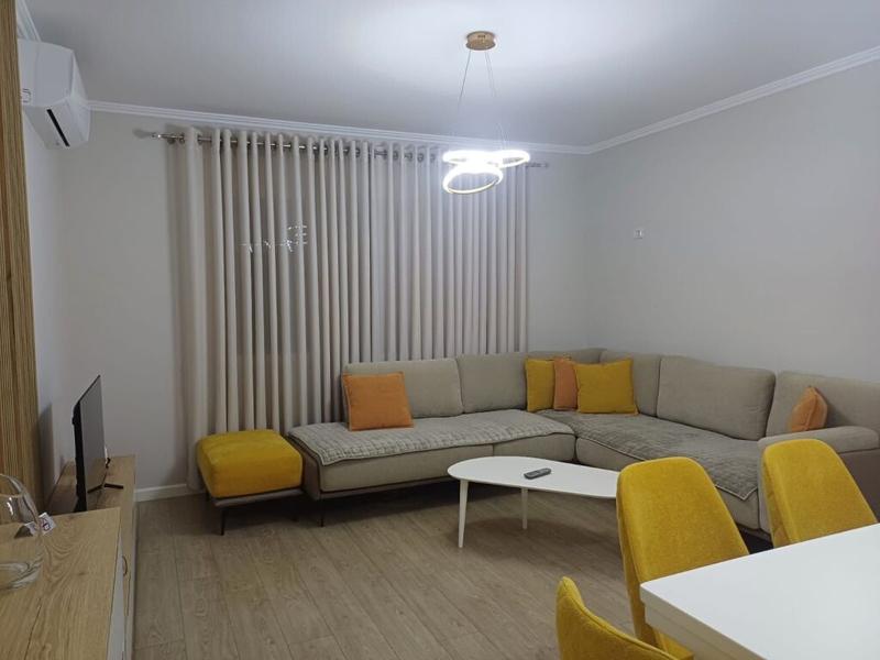 Apartament 1+1 me qera në Rruga Xhebrahimi, Tiranë, 70 m². Foto 3 nga 9