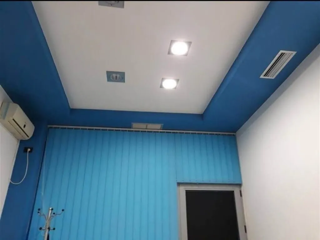 Negozio in vendita a Rruga Nikollaq Bego, Fier, 60 m². Foto 1 di 10