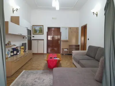 Apartament 1+1 me qera në Blloku, Tiranë, 85 m². Foto 4 nga 6