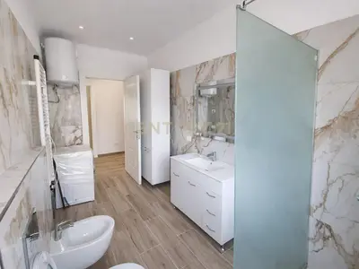 Appartamento in affitto a Rrugica e Kuminit, Durazzo, 120 m². Foto 8 di 10