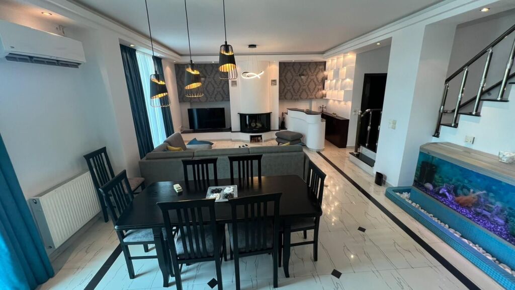Dupleks me qera në Blloku i Ambasadave, Tiranë, 160 m². Foto 1 nga 3