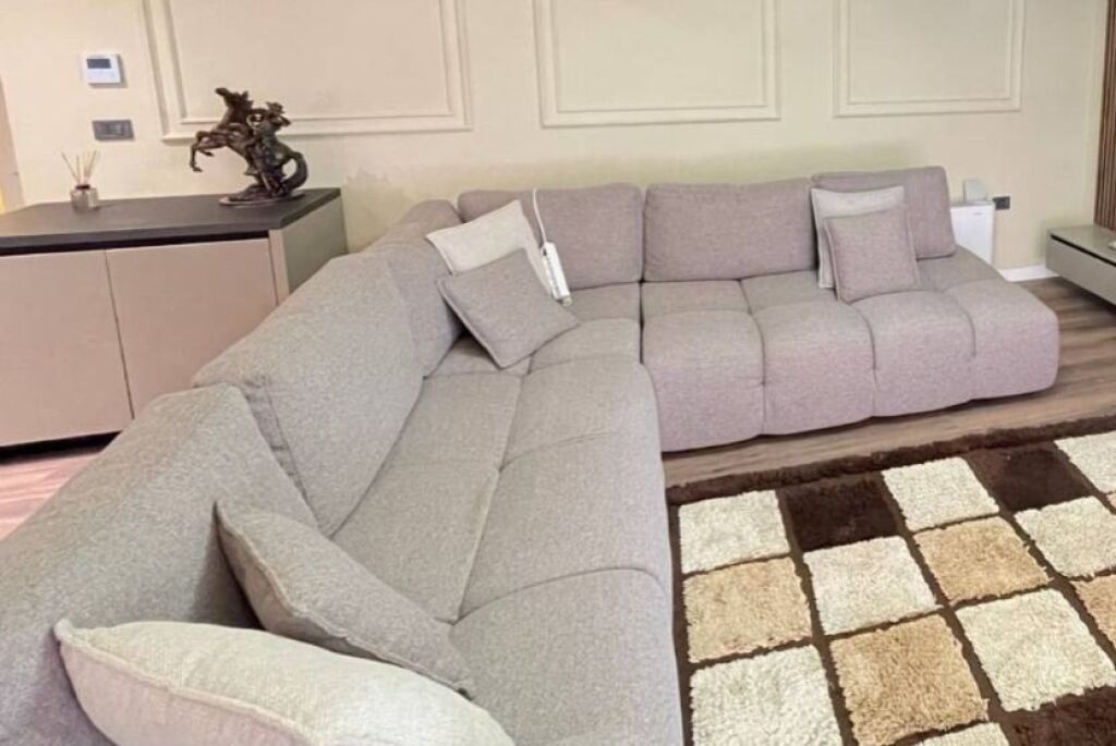 Appartamento 3+1 in affitto a Liqeni i Tiranës, Tirana, 155 m². Foto 1 di 3