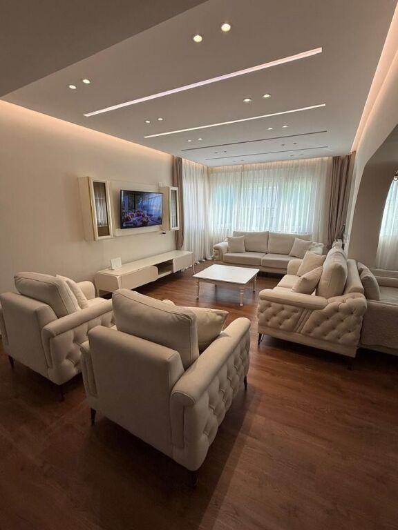 Penthouse me qera në Blloku, Tiranë, 170 m². Foto 9 nga 12