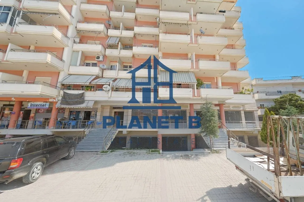 Dyqan në shitje në Rruga Sulejman Delvina, Vlorë, 50 m². Foto 1 nga 2