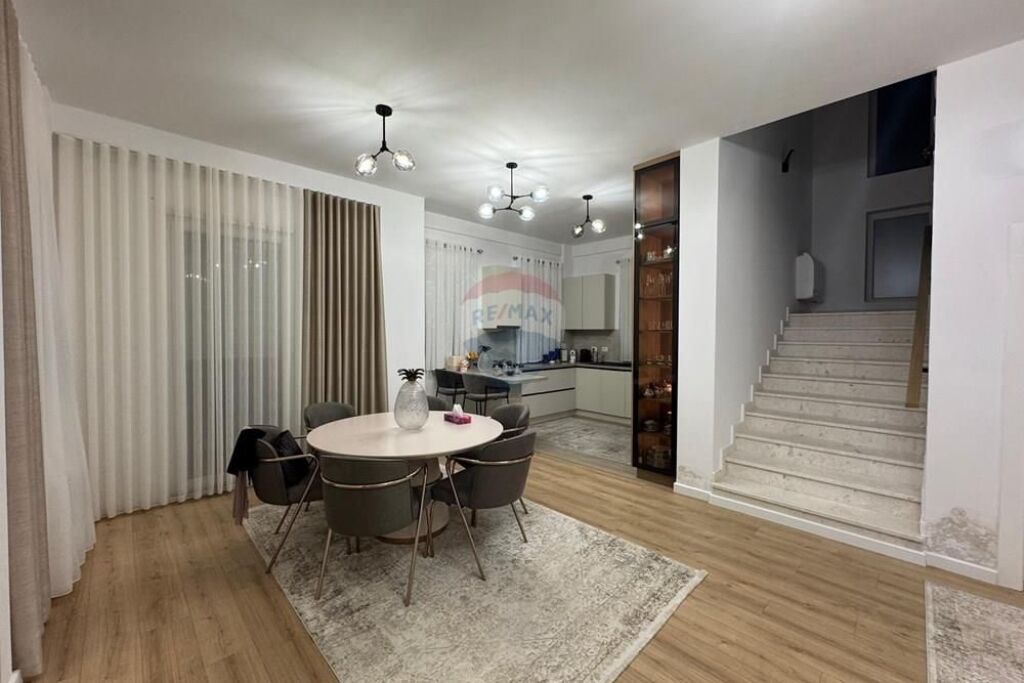 Villa for rent in TEG, Tirana, 360 m². Photo 2 of 3