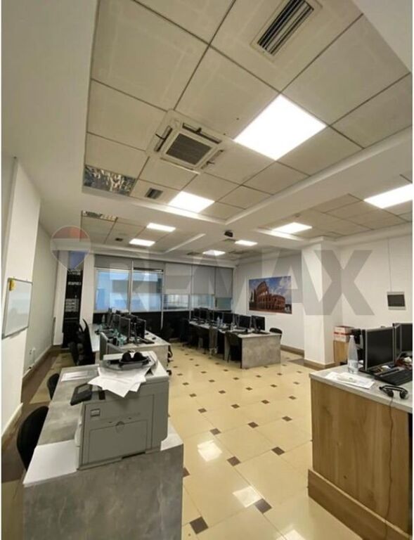 Ufficio in affitto a Rruga Bardhok Biba, Tirana, 96 m². Foto 3 di 3