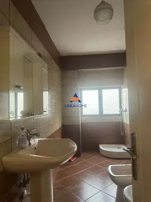 Apartament 3+1 me qera në Pallati me Shigjeta, Tiranë, 76 m². Foto 7 nga 7
