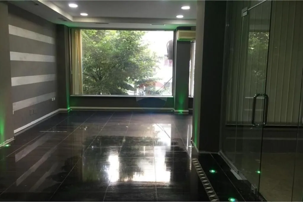 Dyqan në shitje në Rruga Abdyl Frashëri, Tiranë, 58 m². Foto 1 nga 3