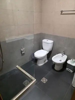 Apartament 1+1 me qera në Yzberisht, Tiranë, 70 m². Foto 5 nga 8