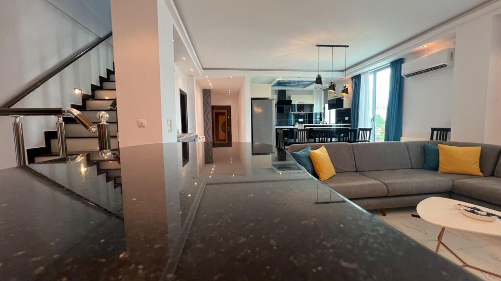 Dupleks me qera në Blloku i Ambasadave, Tiranë, 160 m². Foto 2 nga 3
